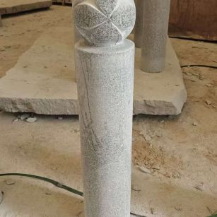 大庆 芝麻白花岗岩石材挡车石柱、停车柱、圆柱挡车柱、方柱挡车柱等