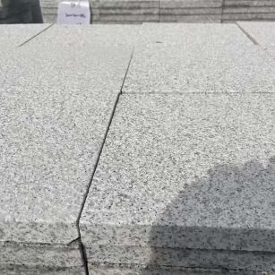 大庆 白麻花岗岩石材推荐 荔枝面地铺石