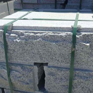 大庆 芝麻白花岗岩自然面成品