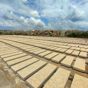 大庆 黄金麻花岗岩荔枝面地铺石防护中