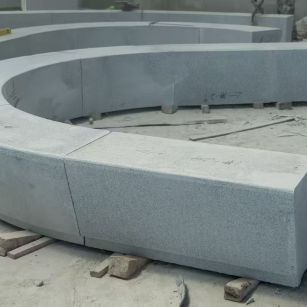 大庆 芝麻白花岗岩光面弧形坐凳