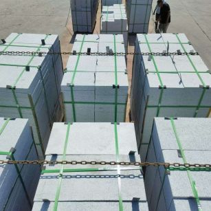 大庆 芝麻白花岗岩5公分地铺石 花岗岩厂家工厂装车日常