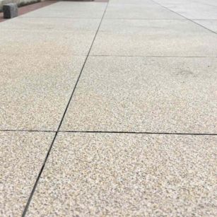 大庆 黄金麻花岗岩石板材荔枝面地面铺装效果