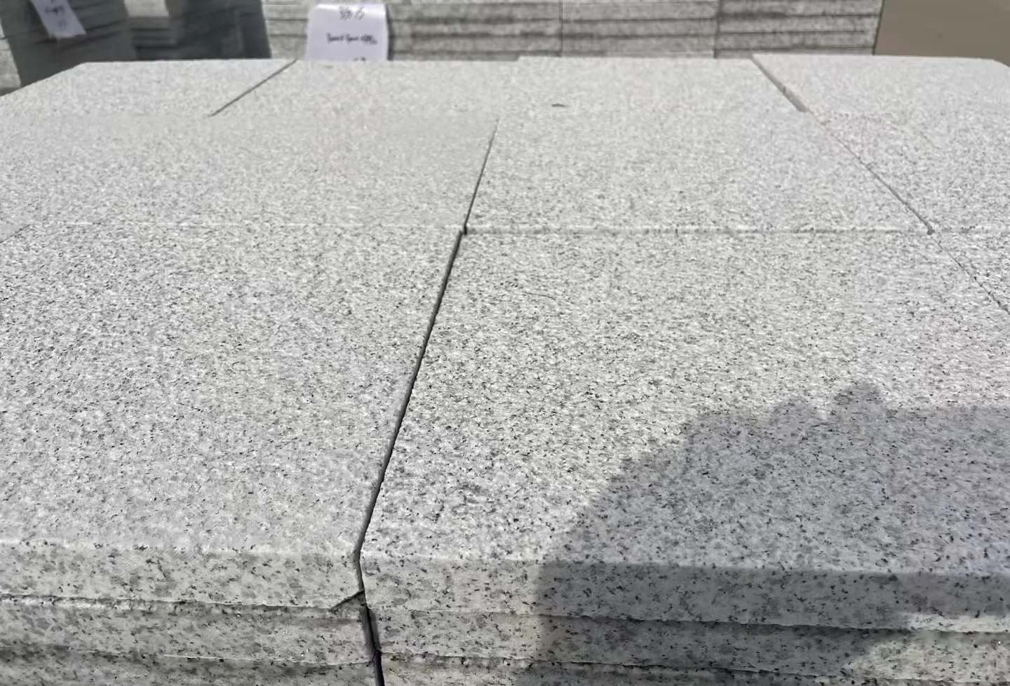 大庆 白麻花岗岩石材推荐 荔枝面地铺石