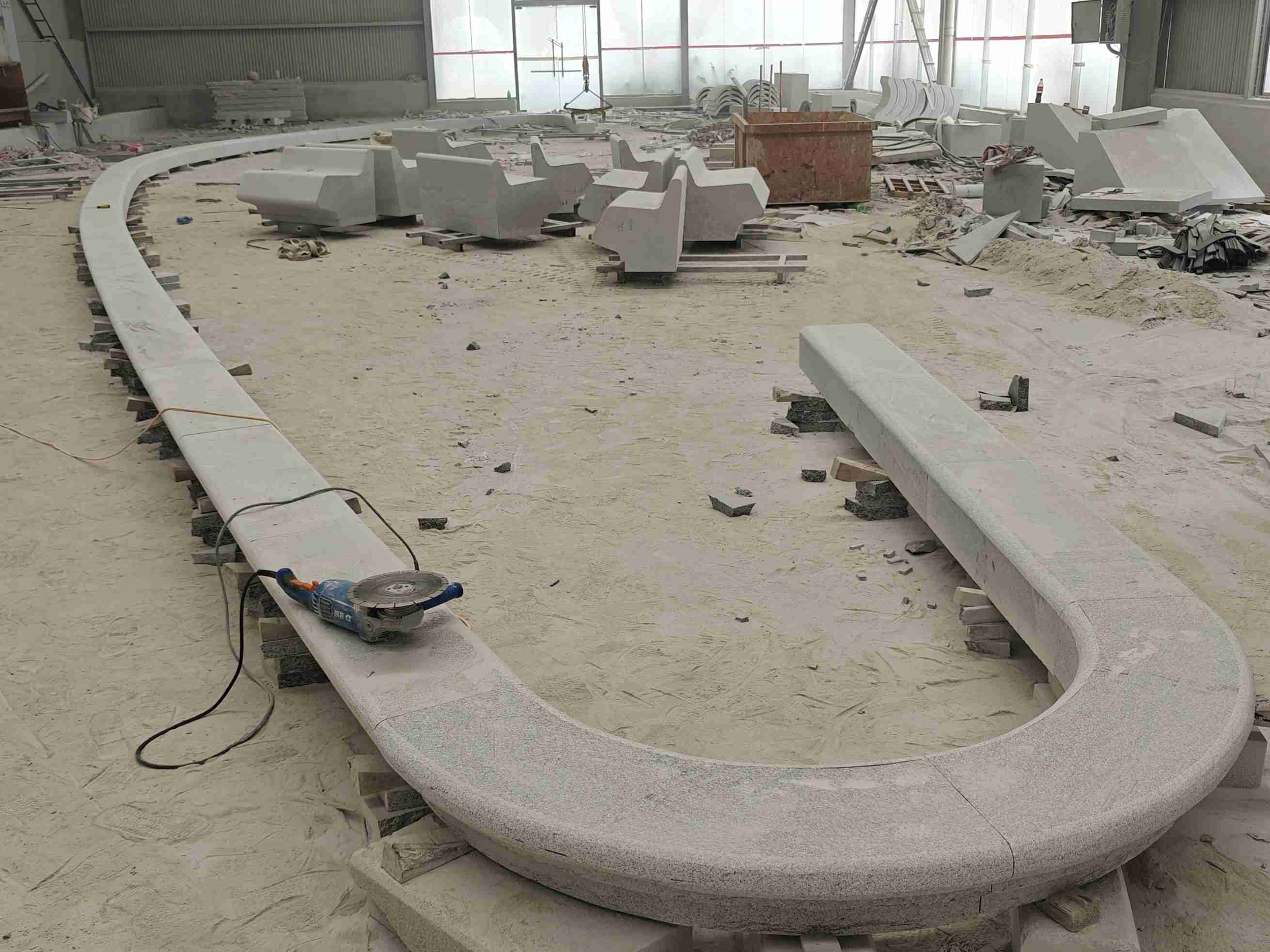 大庆 芝麻白花岗岩弧形花坛石，坐凳石