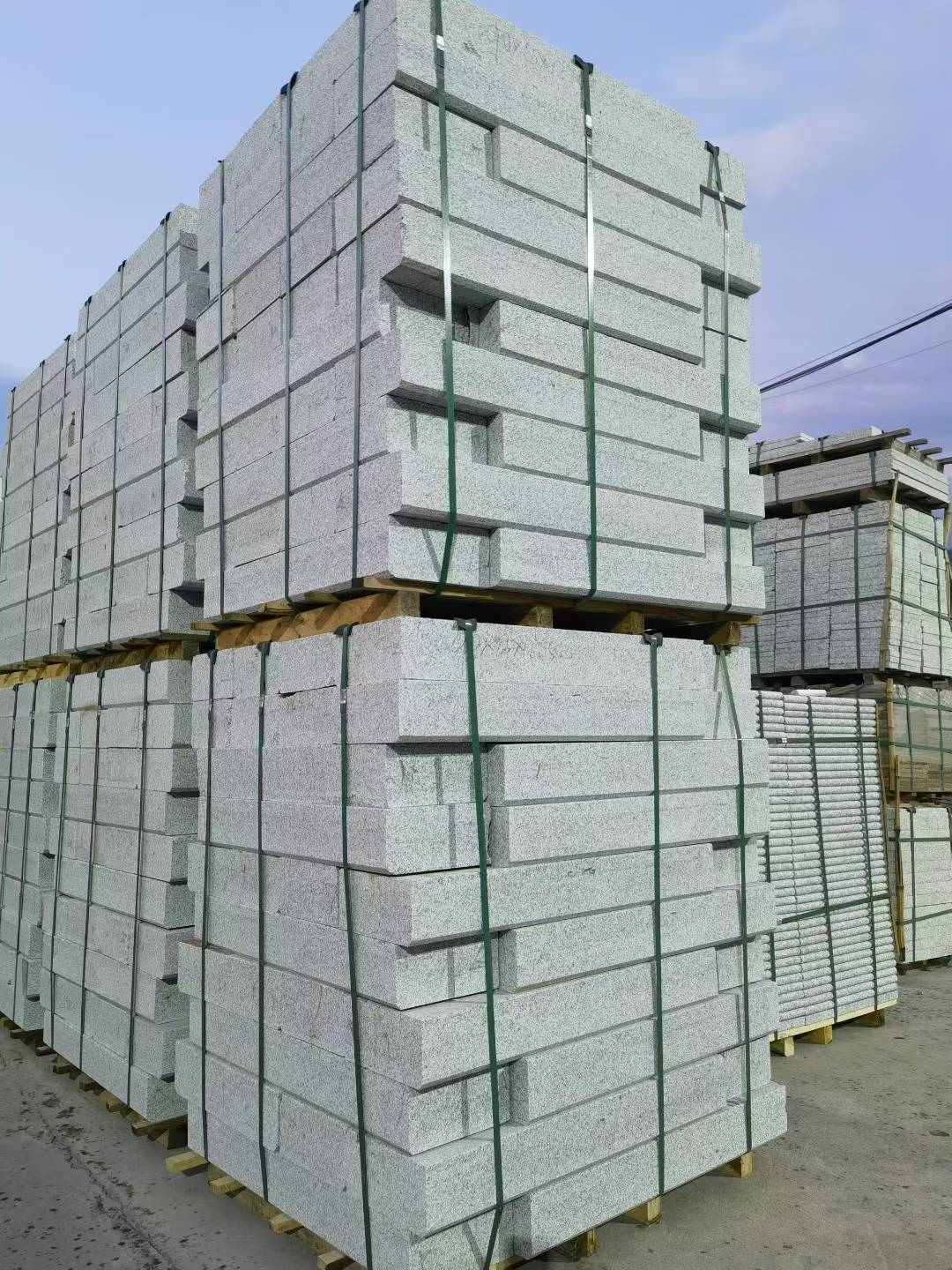 大庆 芝麻白花岗岩路沿石，路缘石，路肩石，道牙，立缘石，马路牙子，街沿石，侧石等