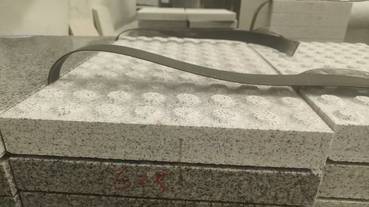 大庆 芝麻白花岗岩6.0公分荔枝面五轴加工雕刻盲点