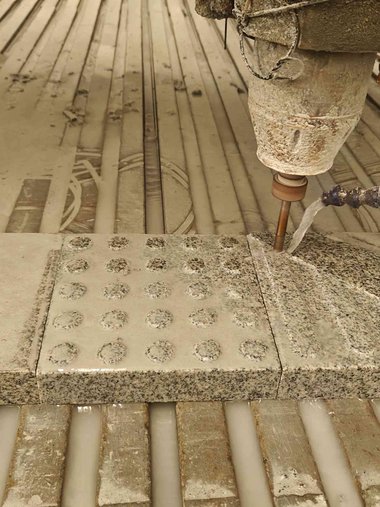 大庆 芝麻白花岗岩石材盲人石、盲道石、盲点石