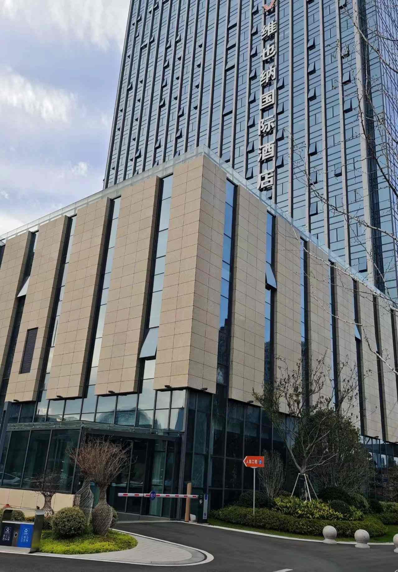 大庆 黄金麻花岗岩外墙干挂