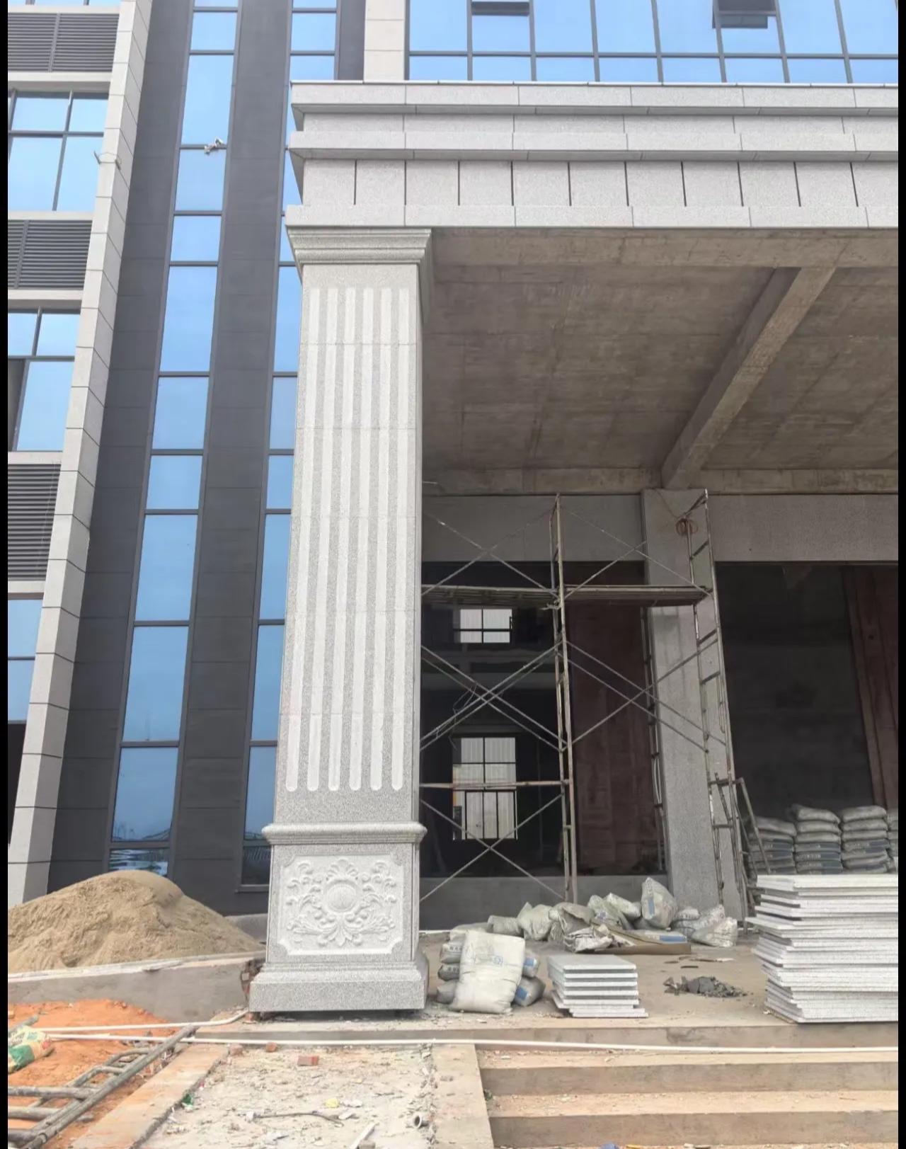 大庆 芝麻白光面花岗岩门楼大柱（罗马柱）配雕花底座