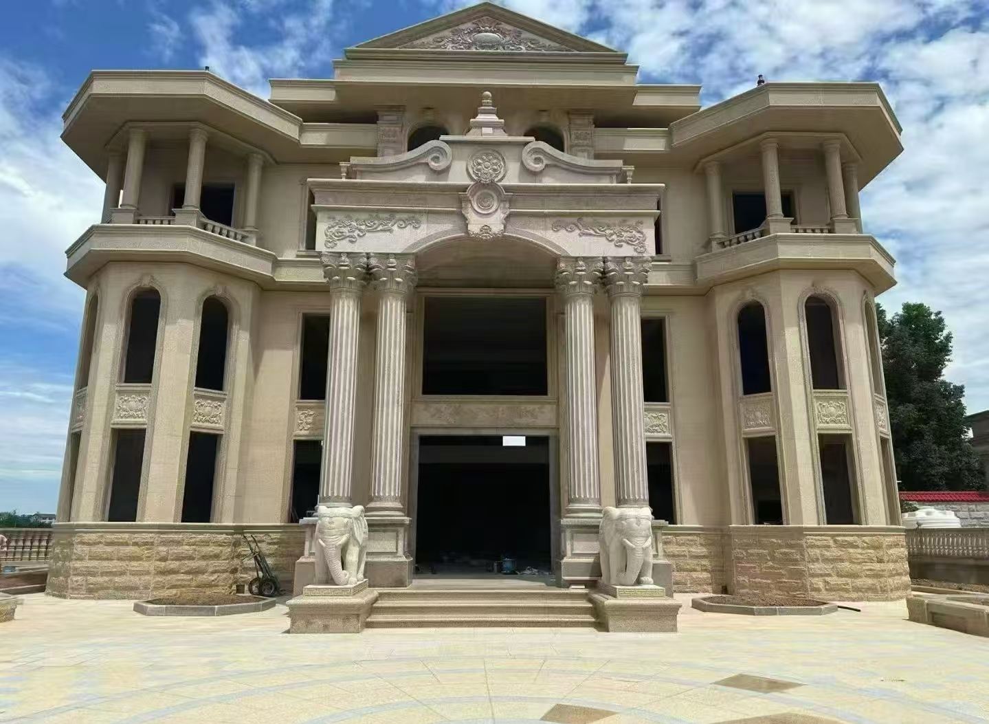 大庆 黄金麻别墅外墙干挂，大柱，大象，蘑菇石，雕花板