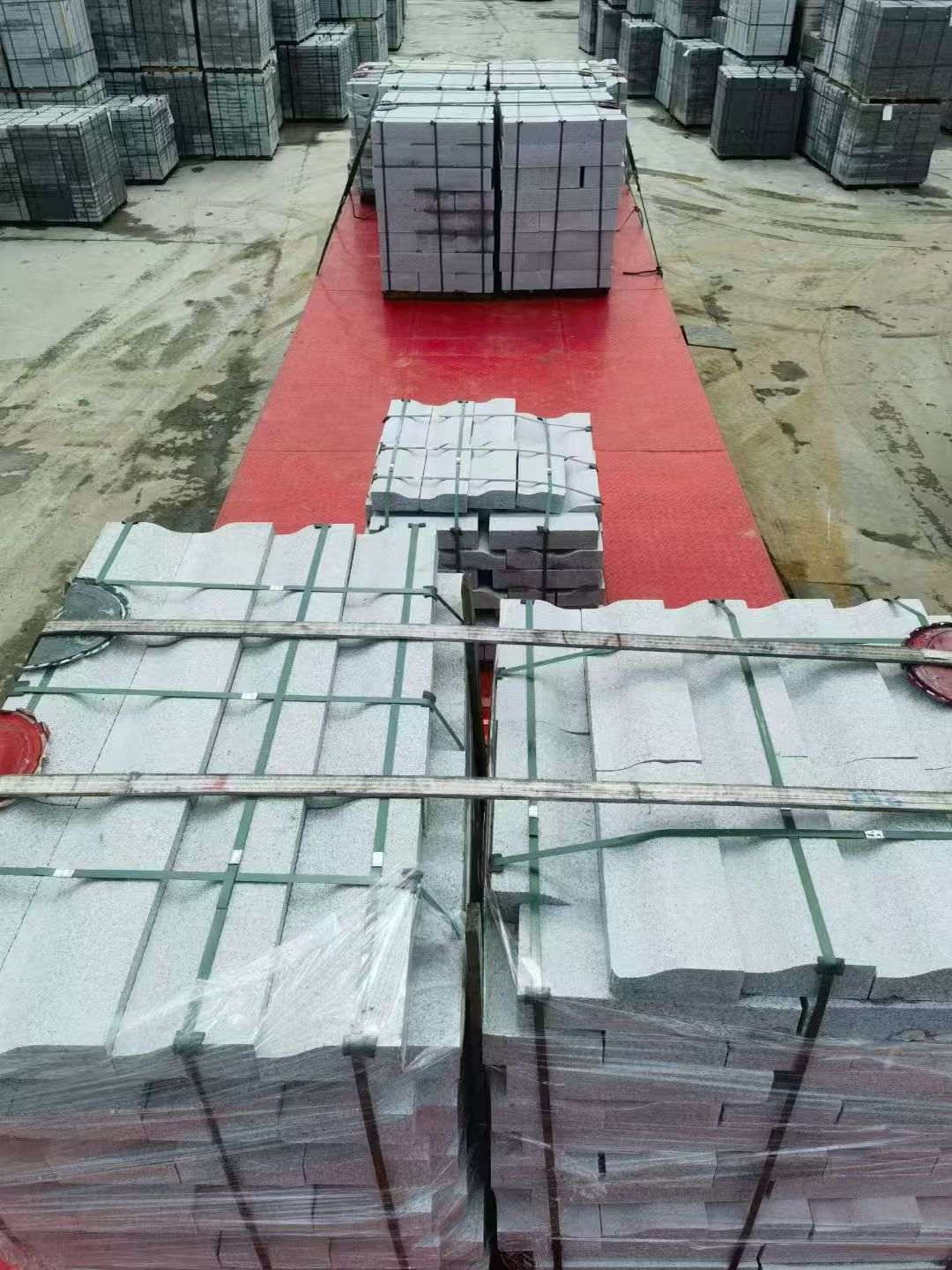 大庆 芝麻白仿形加直形路沿石出货日常