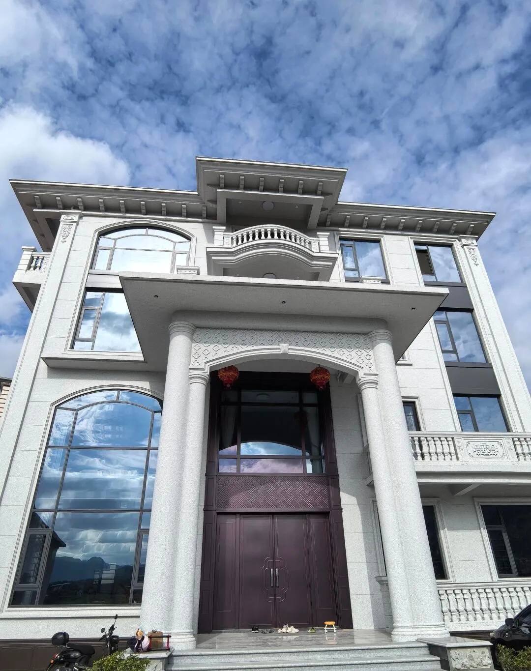 大庆白麻别墅外墙干挂石材效果示例