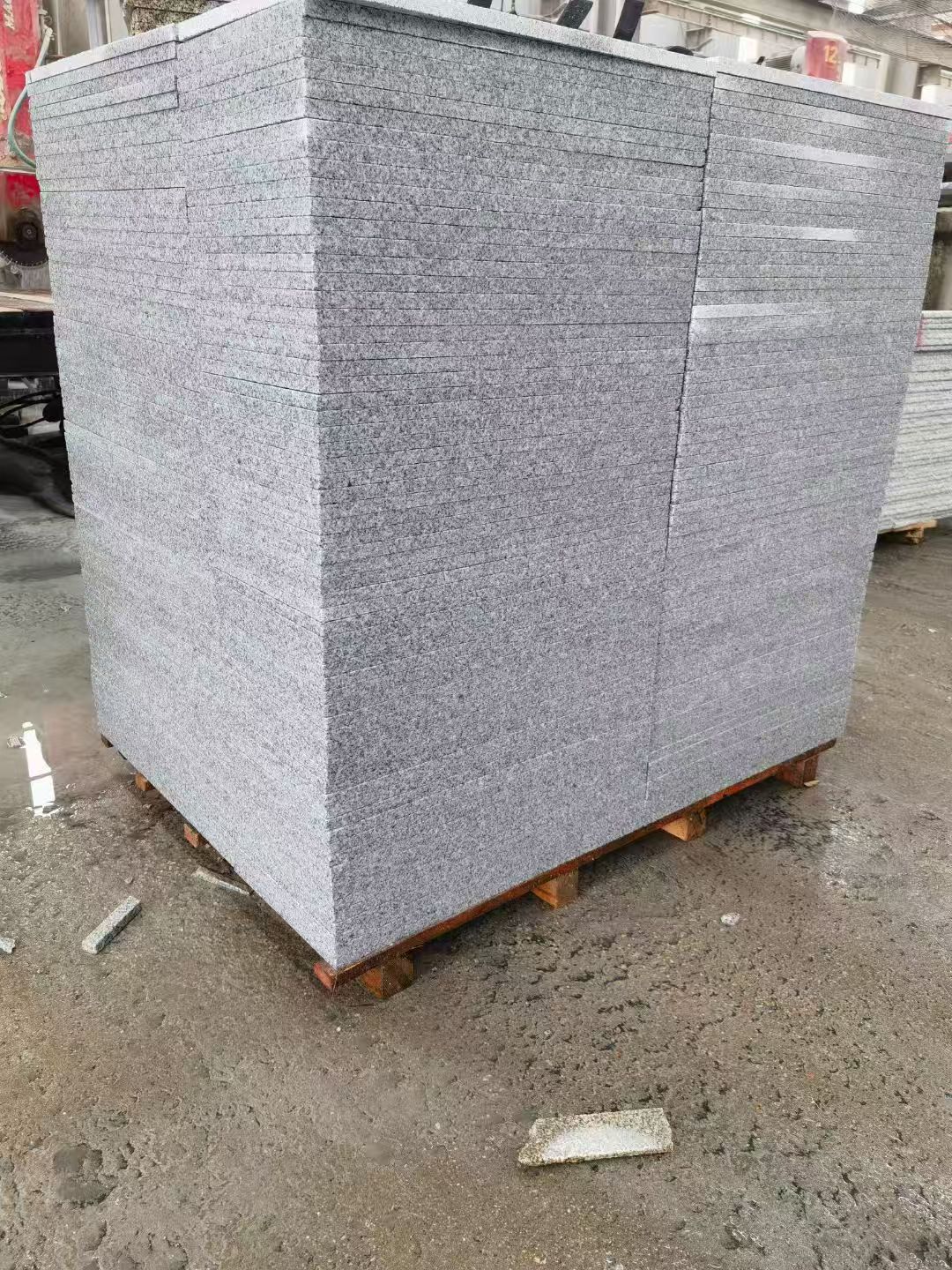 大庆 芝麻白火烧面1.8厚300*600地铺石，尺寸标准，厚薄均匀