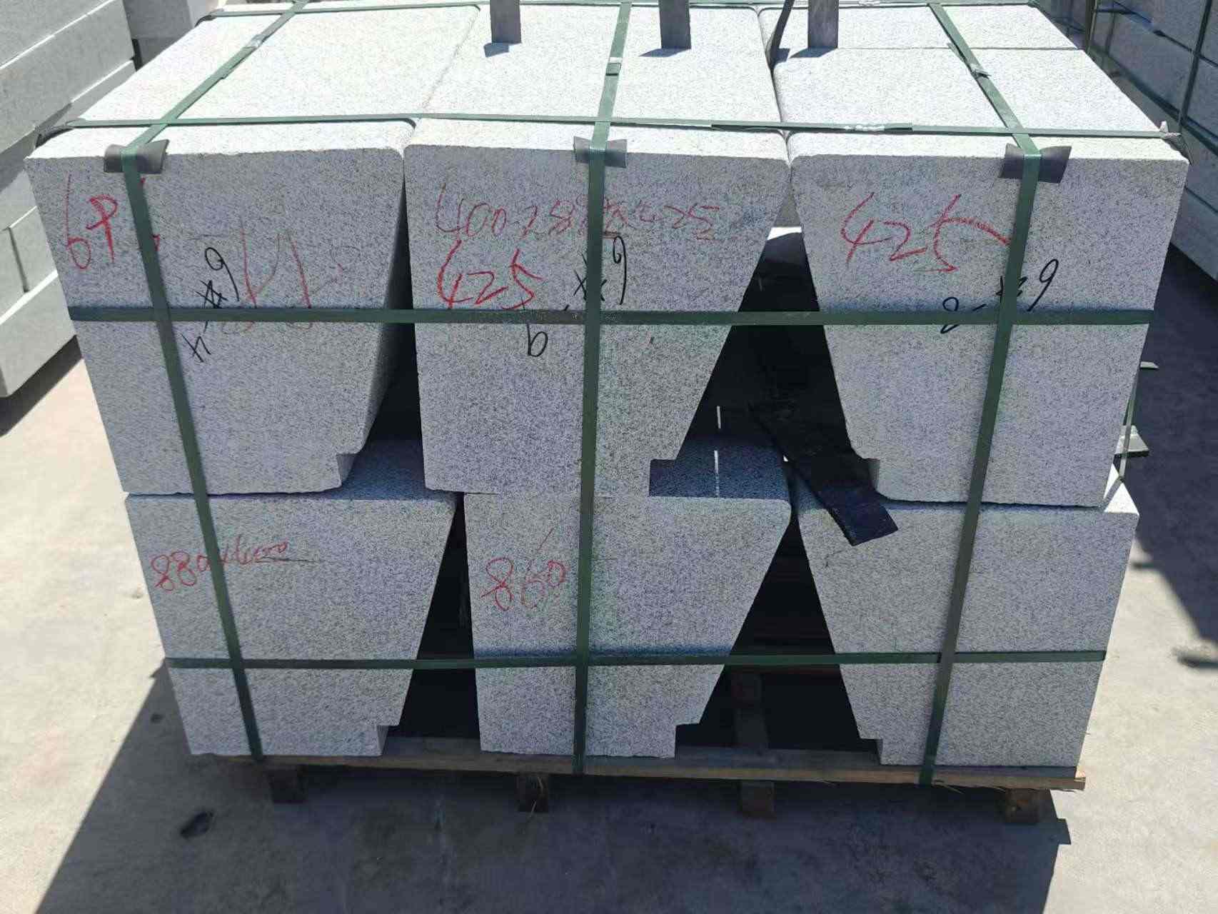 大庆 芝麻白异形坐凳，石凳