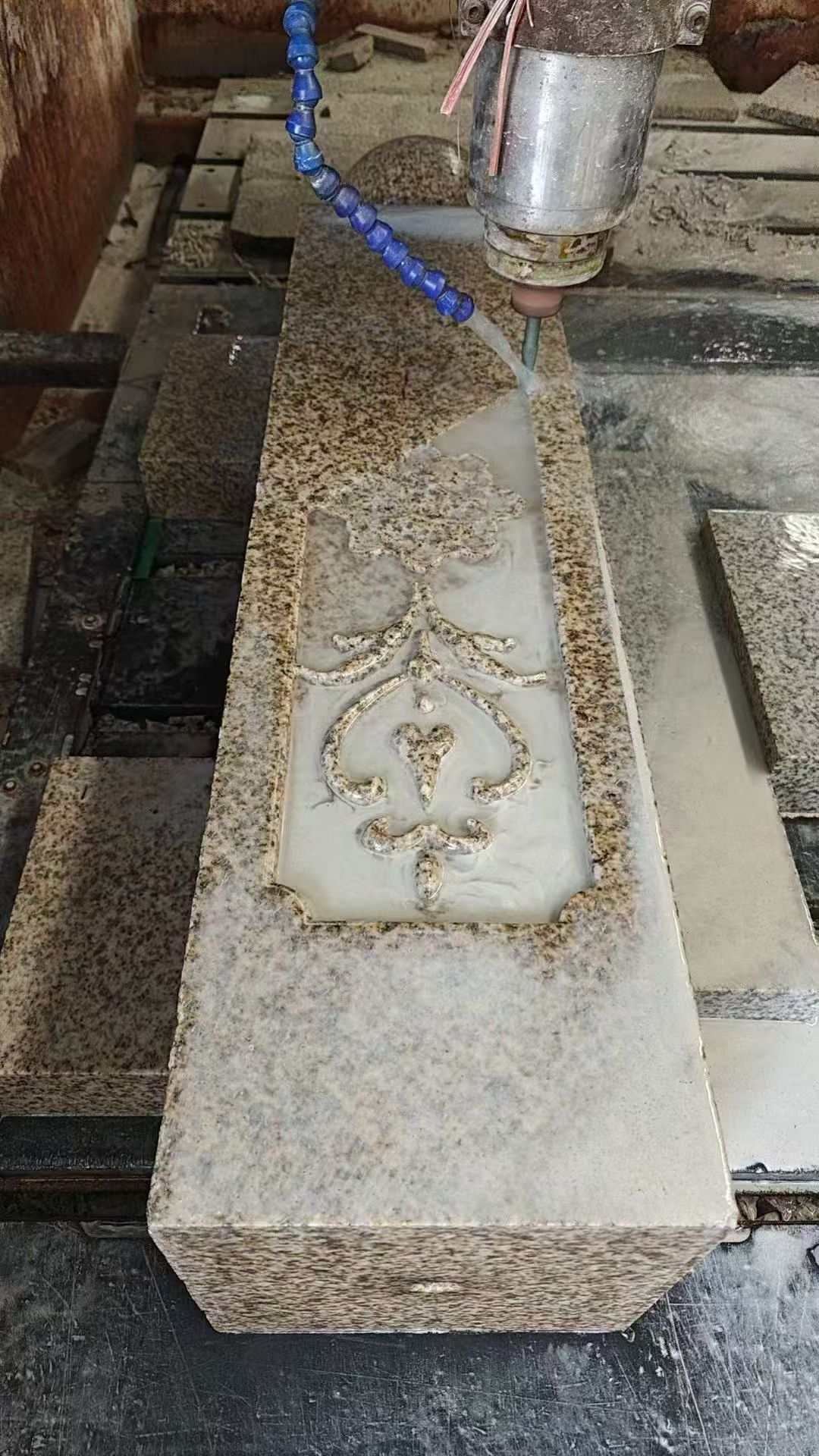 大庆 黄金麻花岗岩异形加工雕刻栏杆大柱