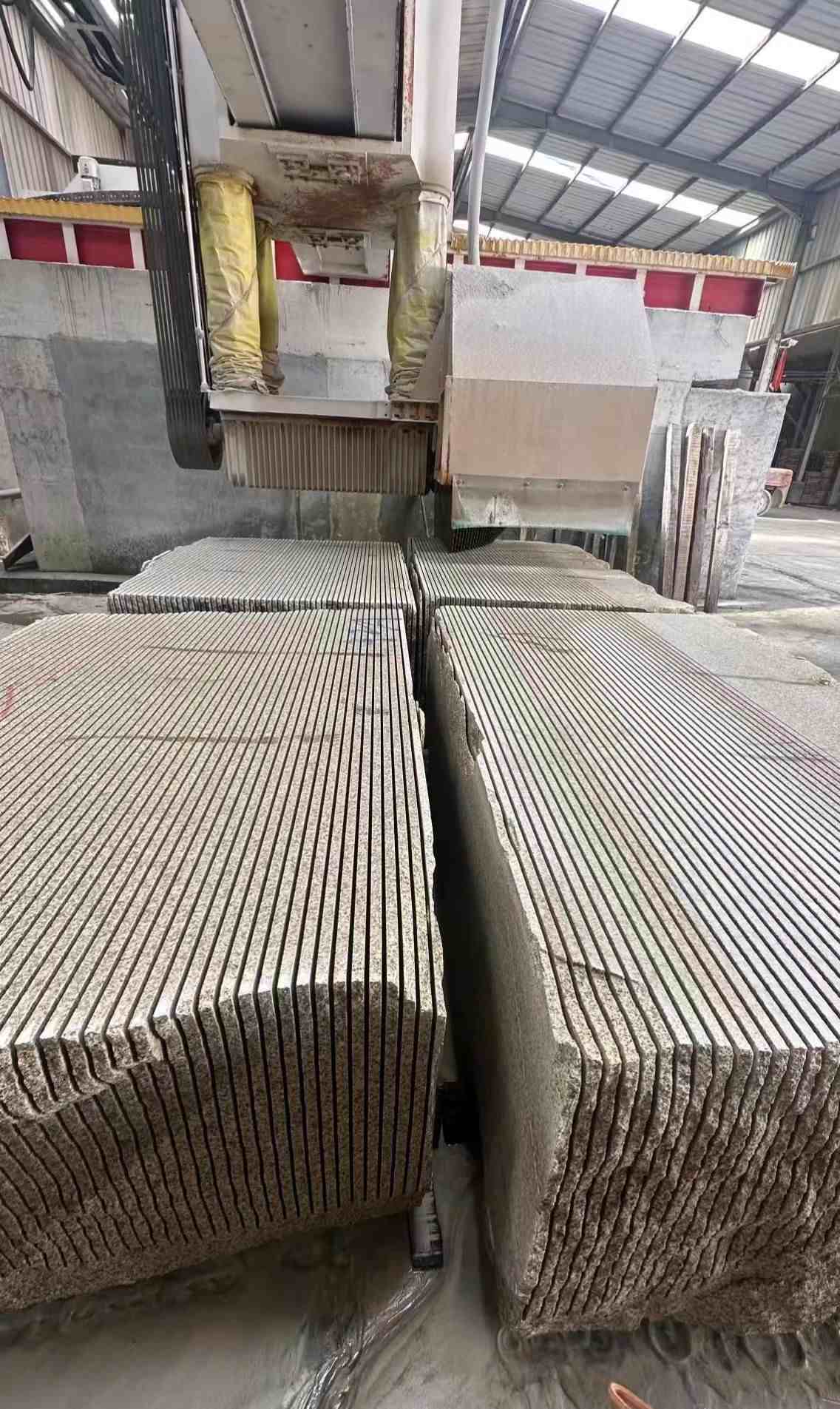 大庆 车间生产日常，黄金麻白麻花岗岩