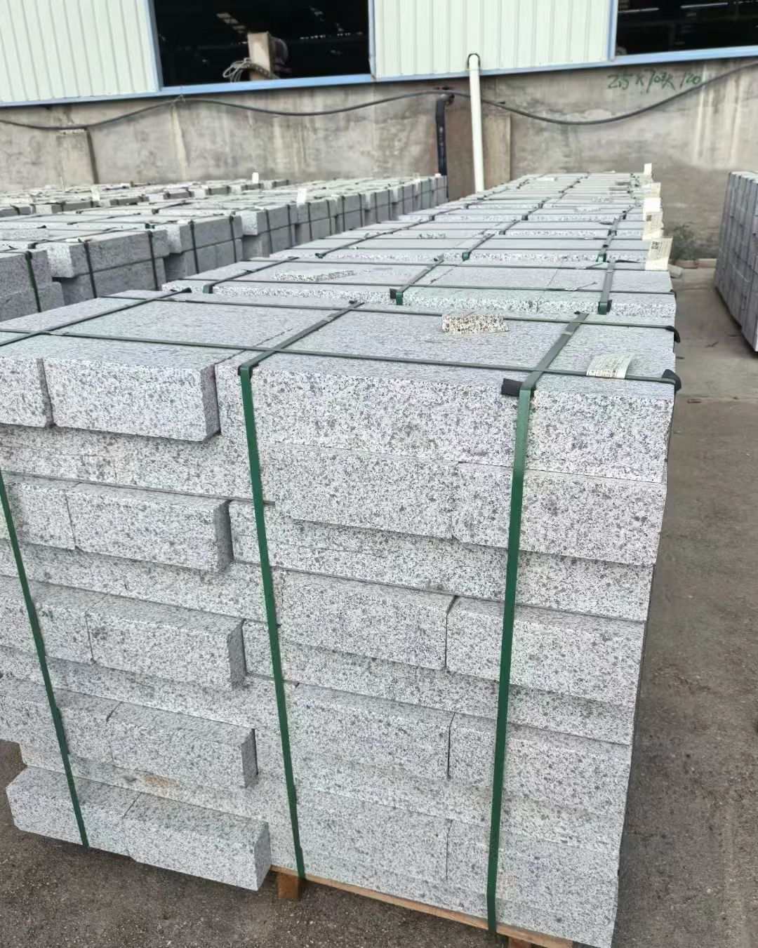 大庆 白麻花岗岩路沿石，弧形路沿石，道牙石，马路牙子，界石，路缘石，平沿石，直岩石，平缘石等