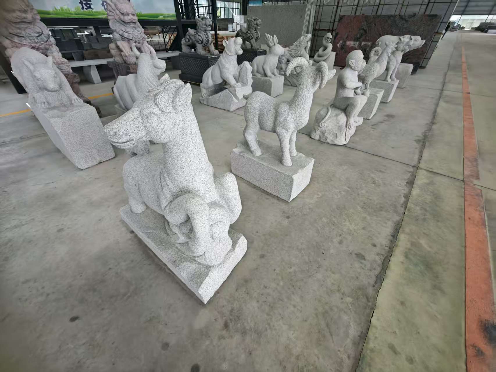 大庆 芝麻白花岗岩造型立体雕刻——十二生肖