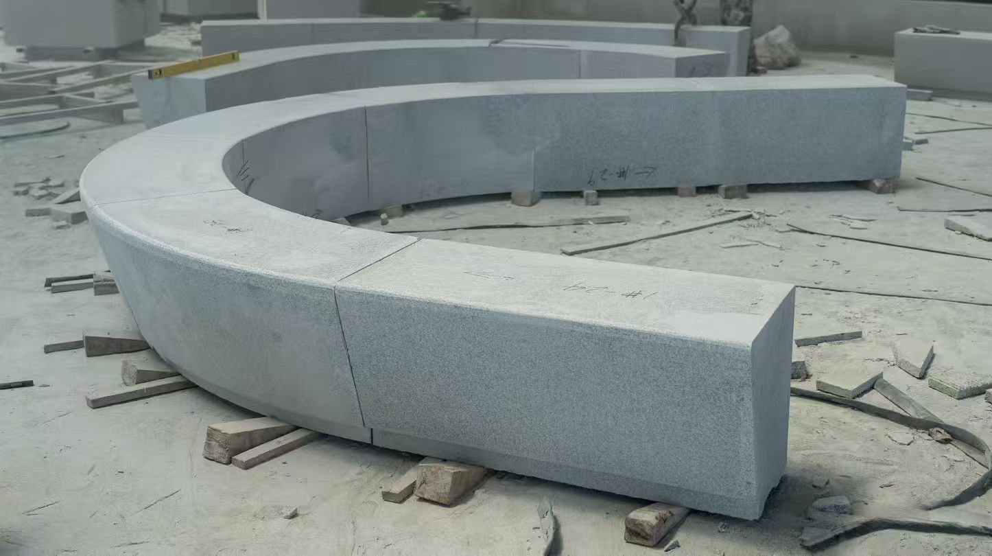 大庆 芝麻白花岗岩光面弧形坐凳